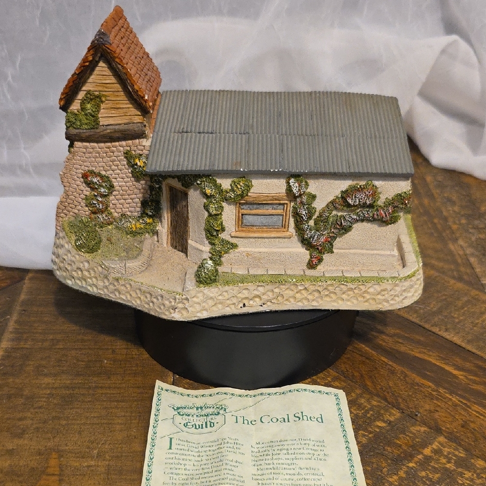 David Winter Cottages 'The Coal Shed' Figurine